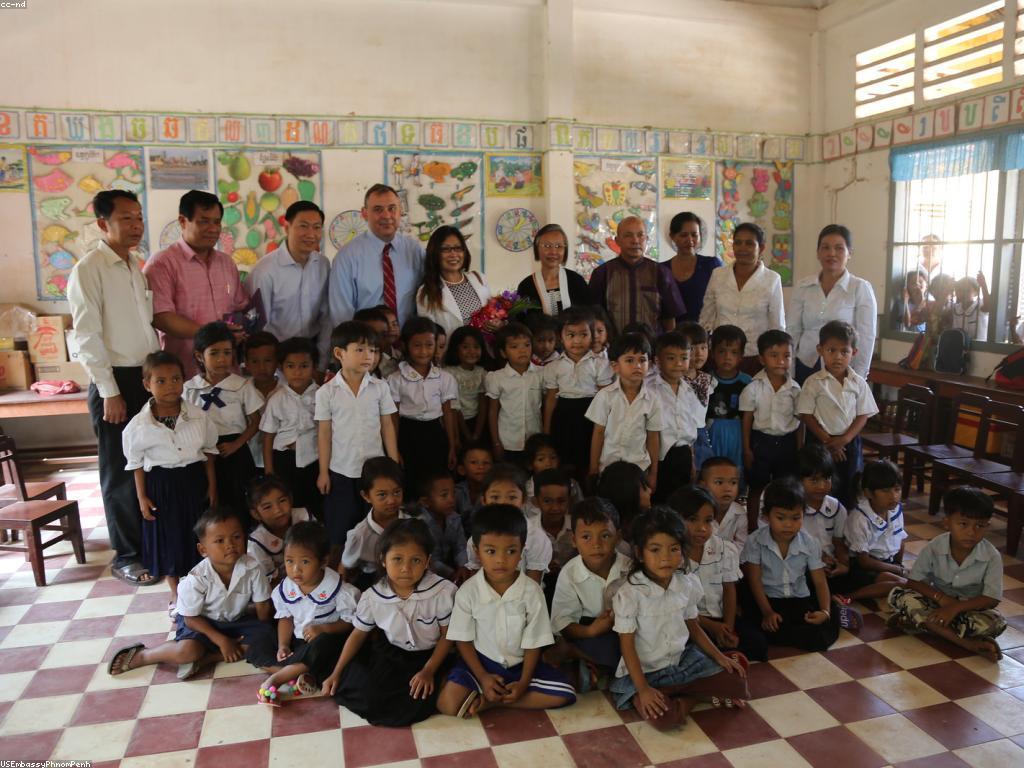 កន្លែងលេងស្លត: ទីកន្លែងលេងស្ងប់ស្ងាត់សម្រាប់គ្រួសារ