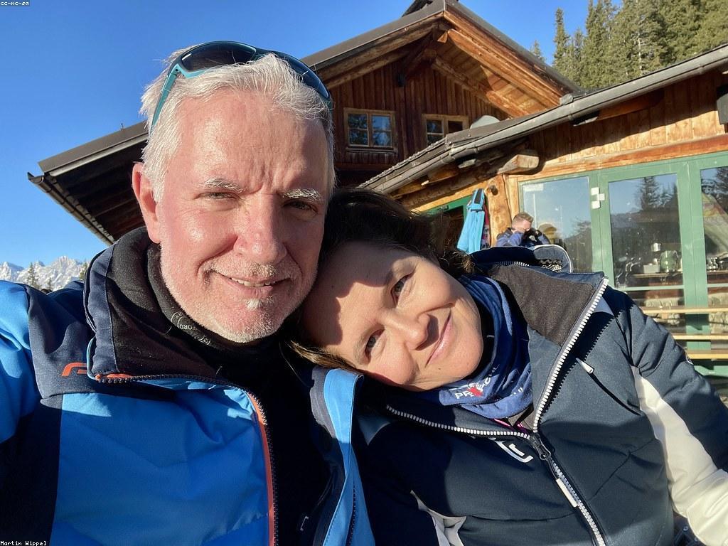 ស្លតលេងជាមួយគ្រួសារ: ការកសាងពេលវេលា និងភាពជិតស្និទ្ធ