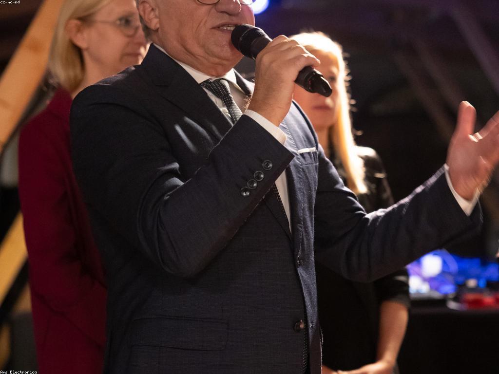 និន្នាការថ្មីនៅក្នុងបច្ចេកវិទ្យាថ្មីនៃព័ត៌មានស្លតថ្មី