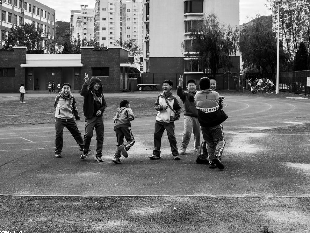 ការត្រួតពិនិត្យសកម្មភាពសប្បាយនៅកន្លែងលេងស្លត